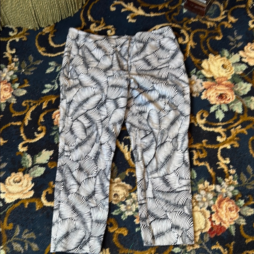 Ann Taylor Factory navy  and‎ White leaf crops - worn about 4x